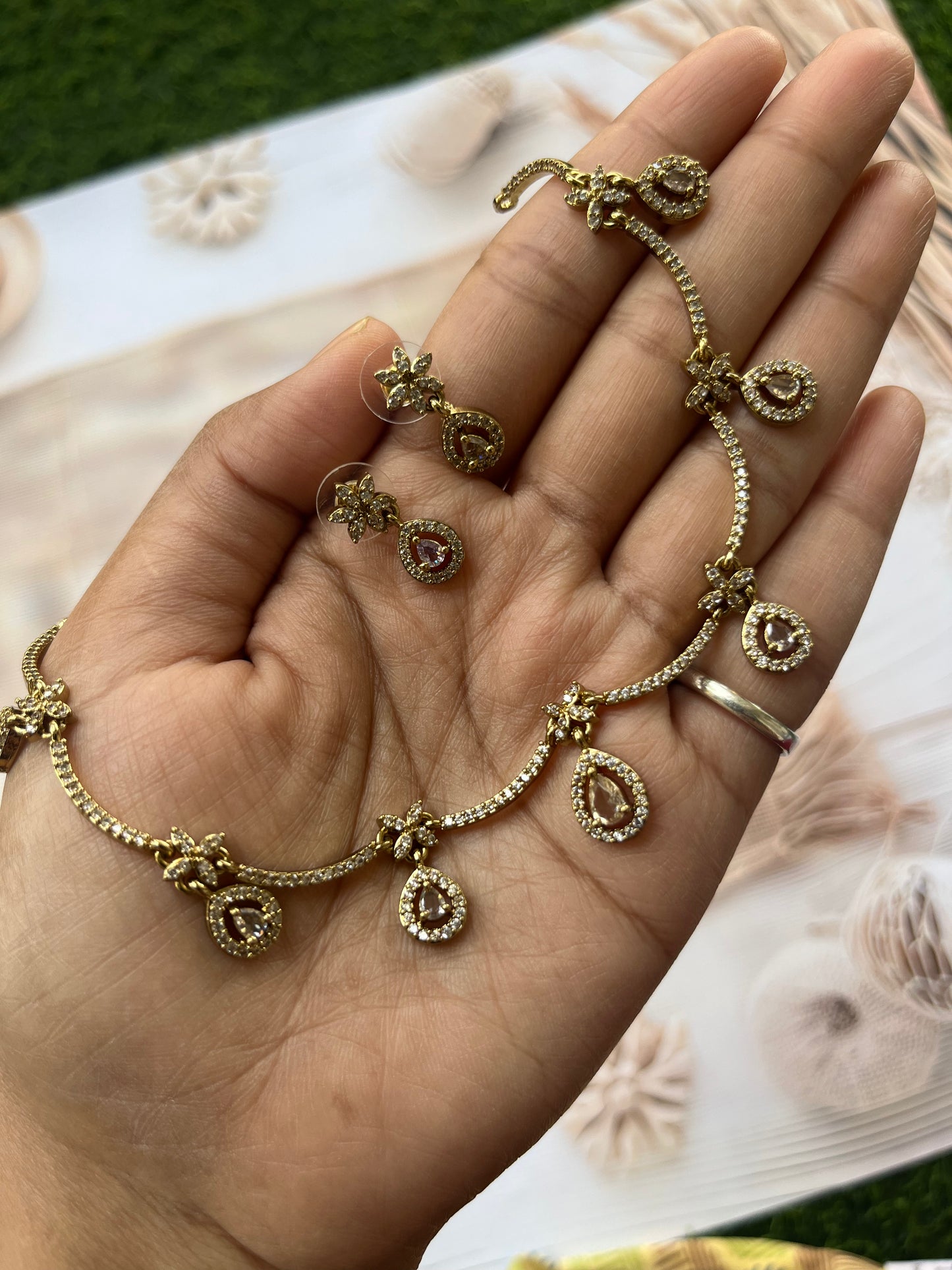 Beautiful curve Necklace with White drops