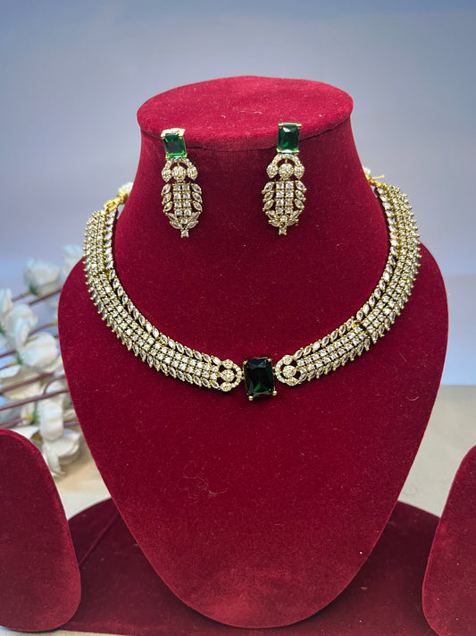 Emerald Majesty: Antique Gold Choker Set with white Stone