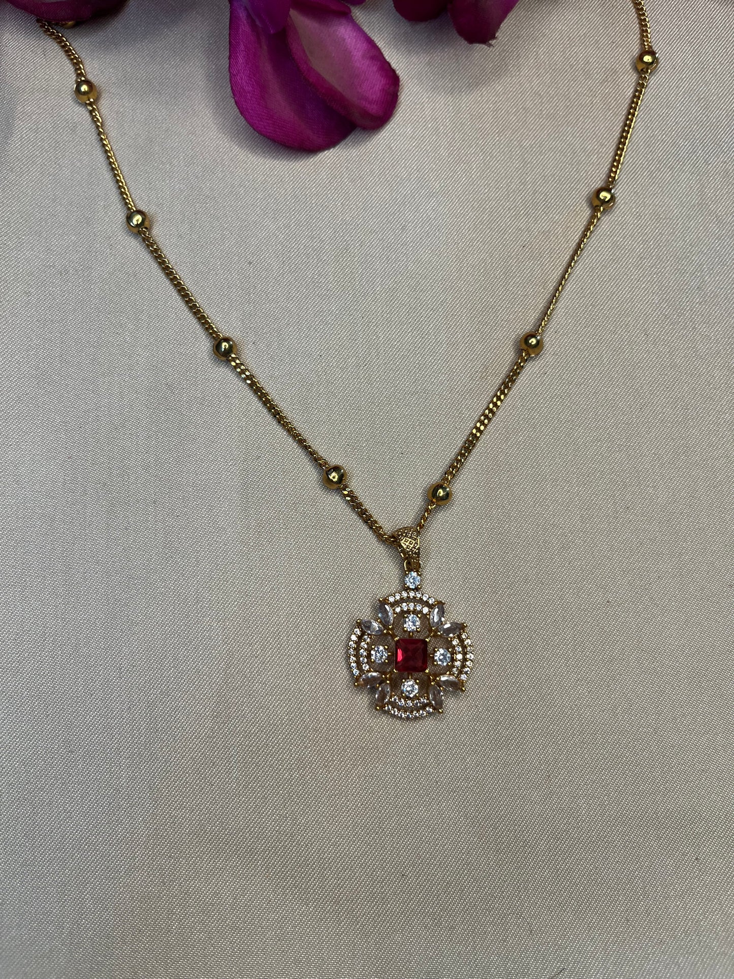 Classic flower pendant Necklace
