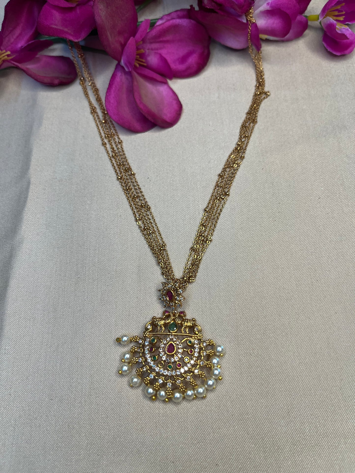 Multilayer chain with Pendant