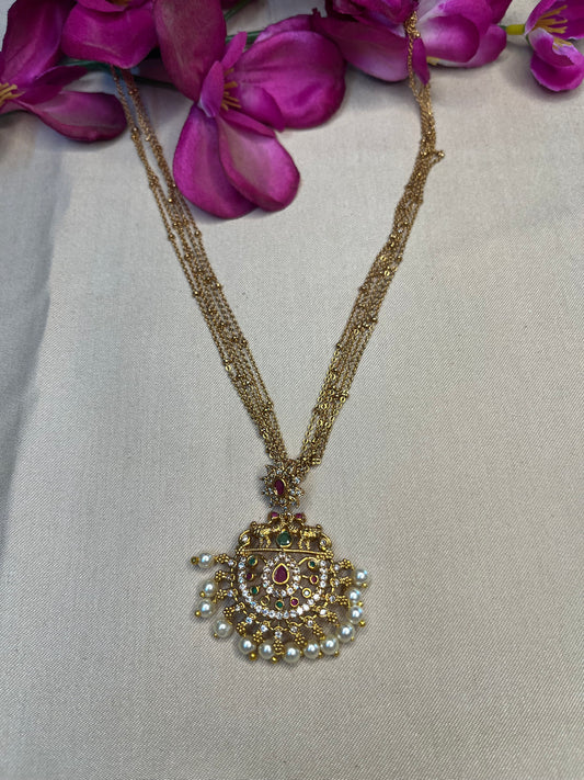 Multilayer chain with Pendant
