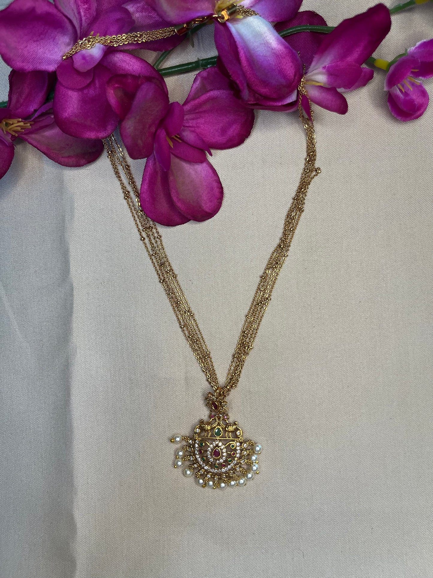 Multilayer chain with Pendant