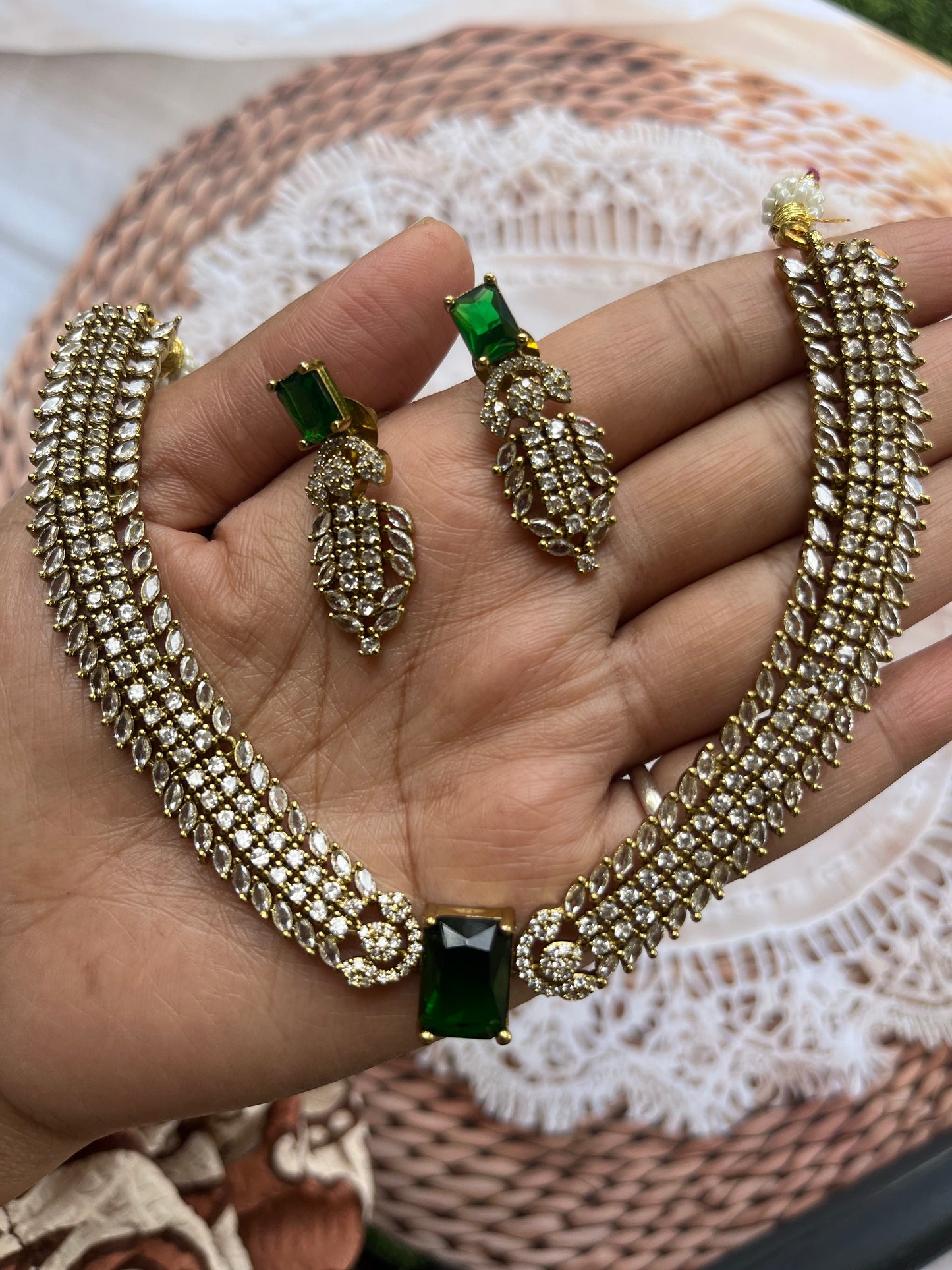 Emerald Majesty: Antique Gold Choker Set with white Stone